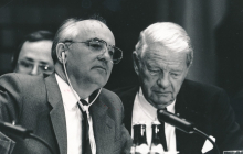 v.l.n.r.: Michail Gorbatschow und Otto Wolff von Amerongen; Foto: OA-Archiv/Olligschläger