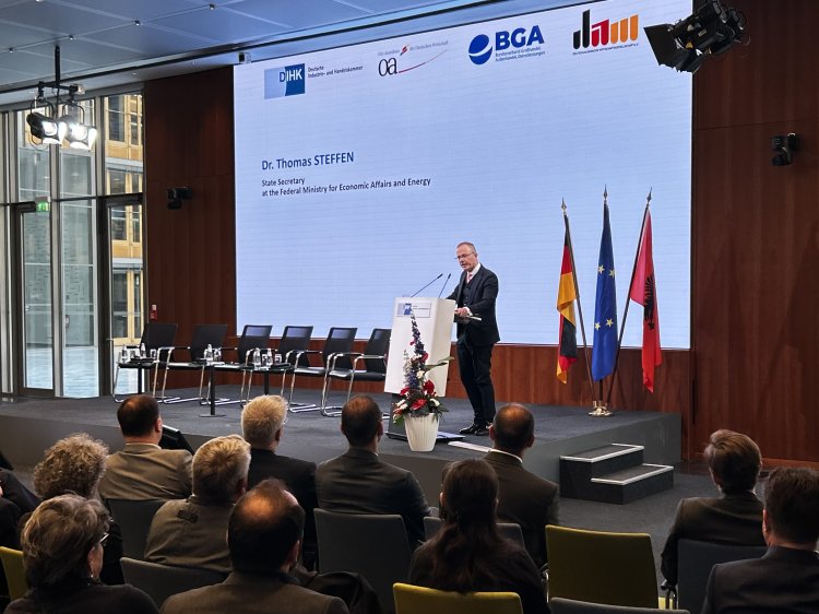 Begrüßungsrede von Dr. Thomas Steffen, Staatssekretär im Bundesministerium für Wirtschaft und Energie. Foto: A. Metz